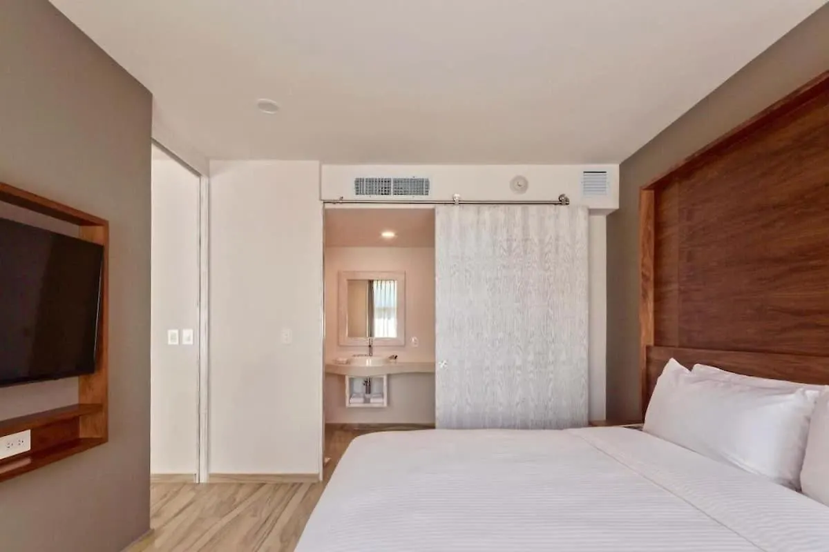 Modern Beachside Retreat W Pool And Rooftop Views Playa del Carmen 0*,